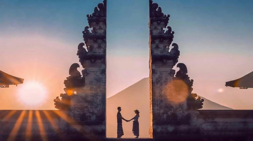 Cổng trời Bali lúc bình minh