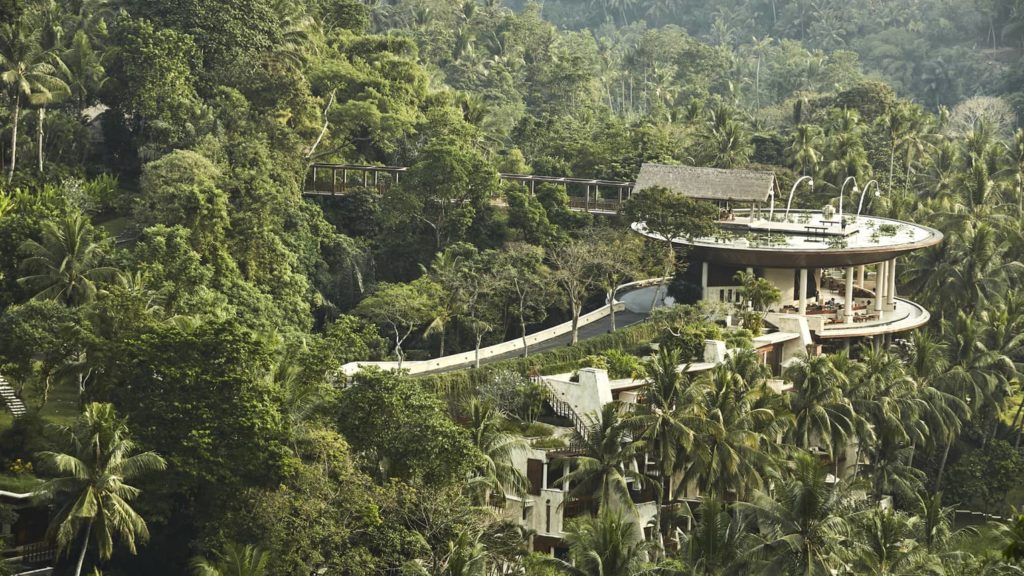 Các căn suites của Four season resort ở Ubud được bao quanh bởi rừng cây lớn